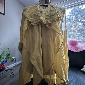 I’m selling this BCBGMAXAZRIA top size M